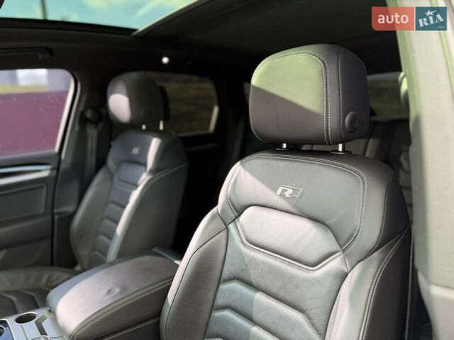 Серый Фольксваген Туарег, объемом двигателя 3 л и пробегом 110 тыс. км за 39900 $, фото 18 на Automoto.ua