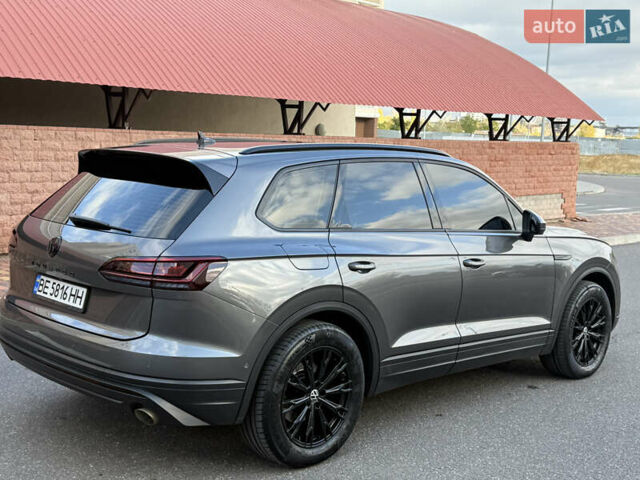Серый Фольксваген Туарег, объемом двигателя 3 л и пробегом 106 тыс. км за 44700 $, фото 63 на Automoto.ua