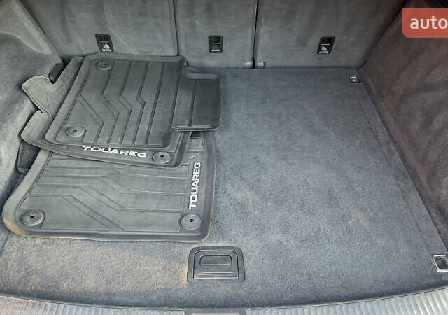 Серый Фольксваген Туарег, объемом двигателя 2.97 л и пробегом 163 тыс. км за 43800 $, фото 55 на Automoto.ua