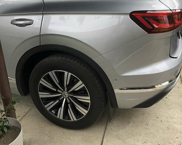 Сірий Фольксваген Туарег, об'ємом двигуна 2.97 л та пробігом 184 тис. км за 39500 $, фото 31 на Automoto.ua