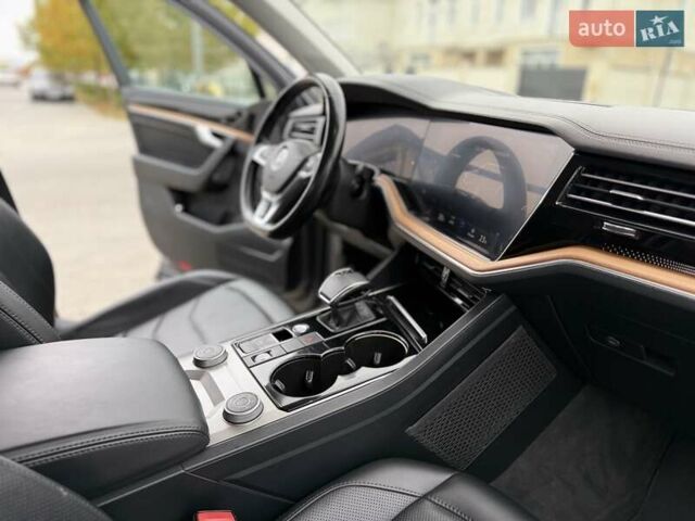 Серый Фольксваген Туарег, объемом двигателя 2.99 л и пробегом 200 тыс. км за 33700 $, фото 43 на Automoto.ua