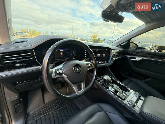 Серый Фольксваген Туарег, объемом двигателя 3 л и пробегом 106 тыс. км за 44700 $, фото 32 на Automoto.ua