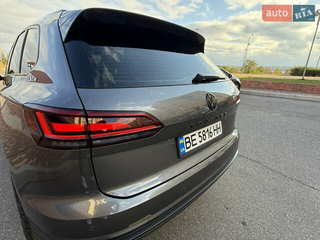 Серый Фольксваген Туарег, объемом двигателя 3 л и пробегом 106 тыс. км за 44700 $, фото 16 на Automoto.ua