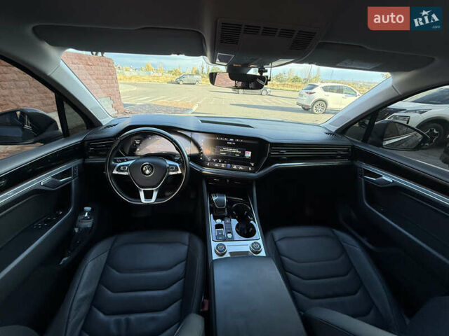 Серый Фольксваген Туарег, объемом двигателя 3 л и пробегом 106 тыс. км за 44700 $, фото 10 на Automoto.ua