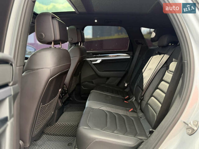 Серый Фольксваген Туарег, объемом двигателя 3 л и пробегом 110 тыс. км за 39900 $, фото 15 на Automoto.ua