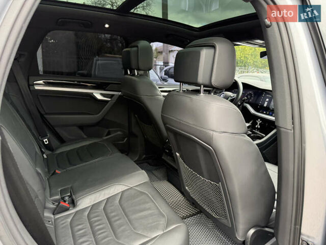 Серый Фольксваген Туарег, объемом двигателя 3 л и пробегом 109 тыс. км за 39700 $, фото 42 на Automoto.ua