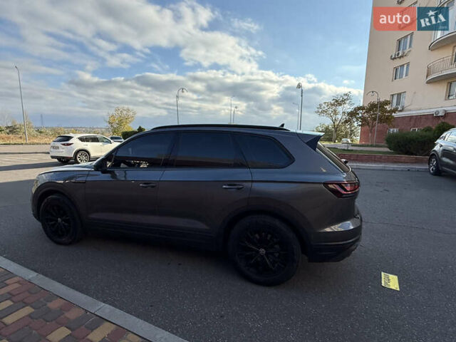 Серый Фольксваген Туарег, объемом двигателя 3 л и пробегом 106 тыс. км за 44700 $, фото 11 на Automoto.ua