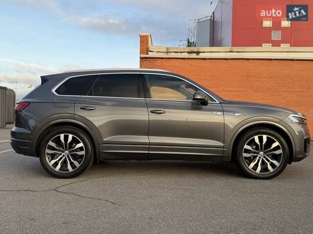 Серый Фольксваген Туарег, объемом двигателя 2.97 л и пробегом 139 тыс. км за 45900 $, фото 8 на Automoto.ua