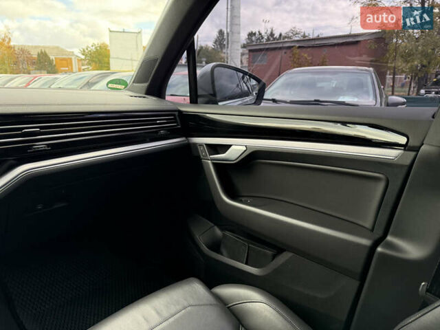 Серый Фольксваген Туарег, объемом двигателя 3 л и пробегом 109 тыс. км за 39700 $, фото 16 на Automoto.ua