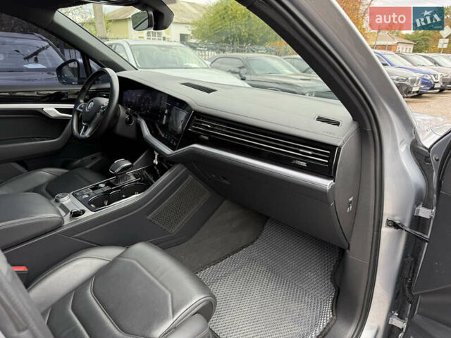 Серый Фольксваген Туарег, объемом двигателя 3 л и пробегом 109 тыс. км за 39700 $, фото 45 на Automoto.ua