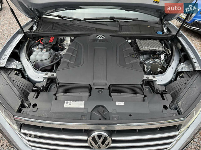 Серый Фольксваген Туарег, объемом двигателя 3 л и пробегом 109 тыс. км за 39700 $, фото 53 на Automoto.ua