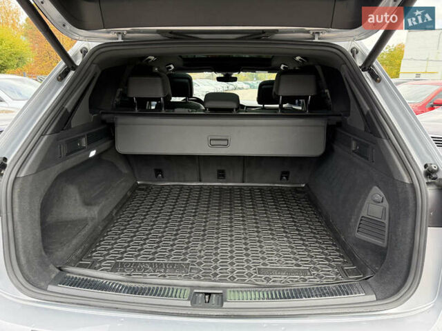 Серый Фольксваген Туарег, объемом двигателя 3 л и пробегом 109 тыс. км за 39700 $, фото 48 на Automoto.ua