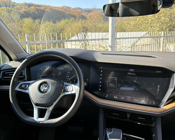 Сірий Фольксваген Туарег, об'ємом двигуна 2.97 л та пробігом 184 тис. км за 39500 $, фото 37 на Automoto.ua