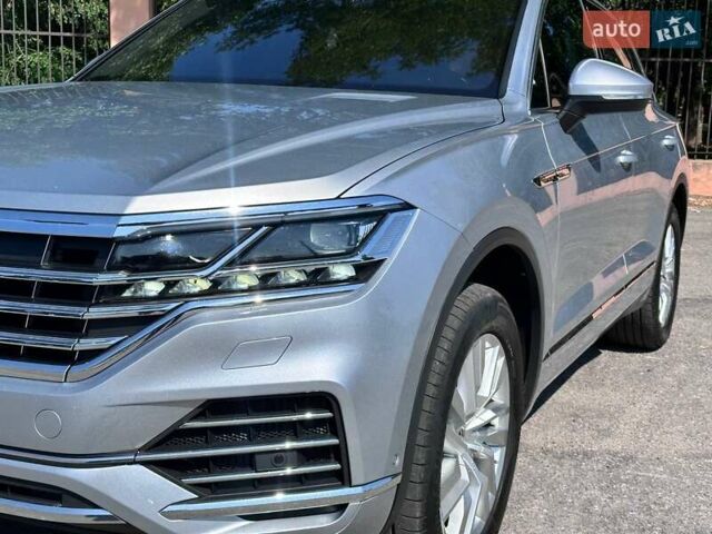 Серый Фольксваген Туарег, объемом двигателя 2.99 л и пробегом 69 тыс. км за 44999 $, фото 1 на Automoto.ua