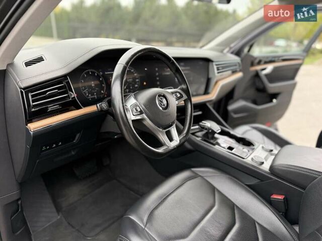 Серый Фольксваген Туарег, объемом двигателя 2.99 л и пробегом 200 тыс. км за 33700 $, фото 27 на Automoto.ua