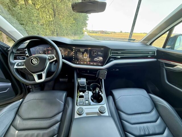 Серый Фольксваген Туарег, объемом двигателя 3 л и пробегом 32 тыс. км за 21600 $, фото 9 на Automoto.ua