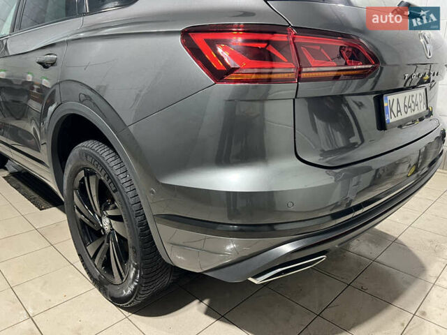 Серый Фольксваген Туарег, объемом двигателя 2.97 л и пробегом 225 тыс. км за 43900 $, фото 6 на Automoto.ua