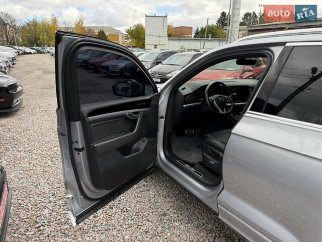 Серый Фольксваген Туарег, объемом двигателя 3 л и пробегом 109 тыс. км за 39700 $, фото 19 на Automoto.ua