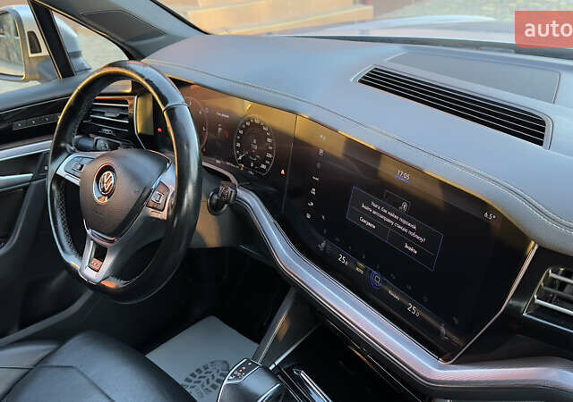 Серый Фольксваген Туарег, объемом двигателя 2.97 л и пробегом 163 тыс. км за 43800 $, фото 75 на Automoto.ua