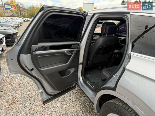 Серый Фольксваген Туарег, объемом двигателя 3 л и пробегом 109 тыс. км за 39700 $, фото 35 на Automoto.ua