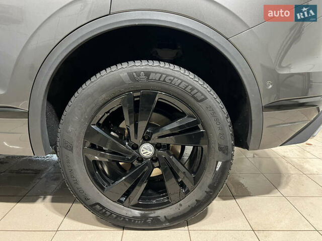 Серый Фольксваген Туарег, объемом двигателя 2.97 л и пробегом 225 тыс. км за 43900 $, фото 18 на Automoto.ua