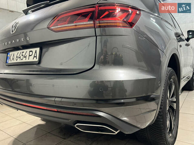 Серый Фольксваген Туарег, объемом двигателя 2.97 л и пробегом 225 тыс. км за 43900 $, фото 7 на Automoto.ua