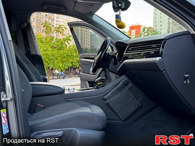 Сірий Фольксваген Туарег, об'ємом двигуна 3 л та пробігом 158 тис. км за 38000 $, фото 6 на Automoto.ua