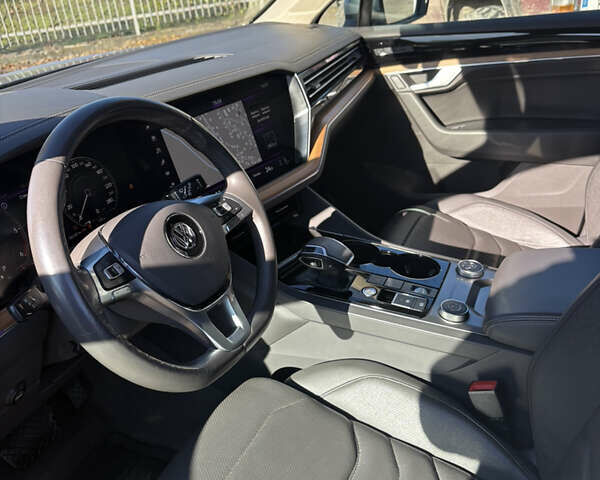 Сірий Фольксваген Туарег, об'ємом двигуна 2.97 л та пробігом 184 тис. км за 39500 $, фото 41 на Automoto.ua