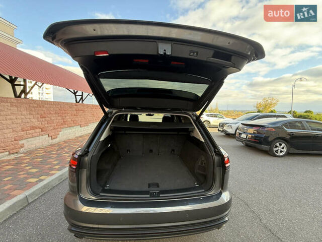 Серый Фольксваген Туарег, объемом двигателя 3 л и пробегом 106 тыс. км за 44700 $, фото 20 на Automoto.ua