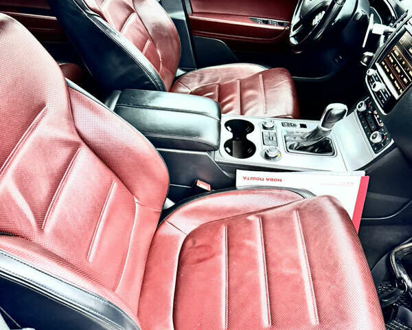 Серый Фольксваген Туарег, объемом двигателя 3 л и пробегом 228 тыс. км за 34900 $, фото 10 на Automoto.ua