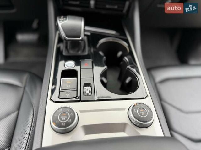 Серый Фольксваген Туарег, объемом двигателя 2.99 л и пробегом 200 тыс. км за 33700 $, фото 32 на Automoto.ua