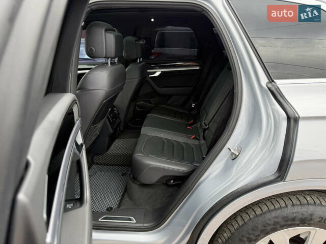 Серый Фольксваген Туарег, объемом двигателя 3 л и пробегом 109 тыс. км за 39700 $, фото 37 на Automoto.ua