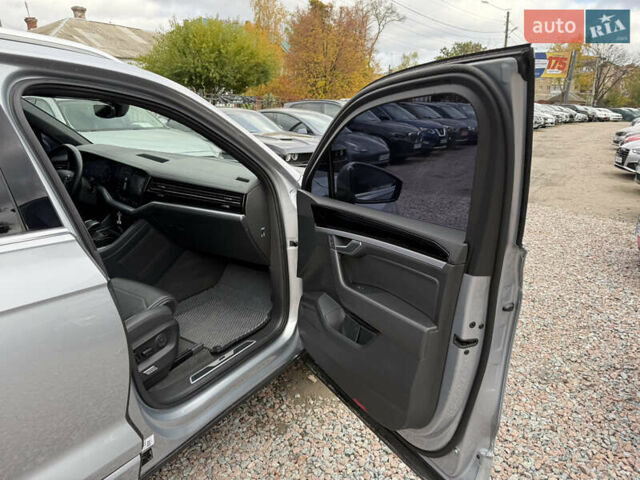 Серый Фольксваген Туарег, объемом двигателя 3 л и пробегом 109 тыс. км за 39700 $, фото 43 на Automoto.ua