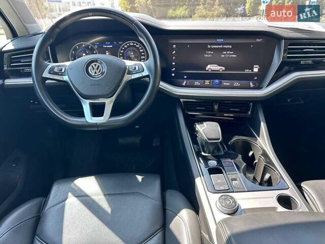 Серый Фольксваген Туарег, объемом двигателя 2.99 л и пробегом 69 тыс. км за 44999 $, фото 20 на Automoto.ua