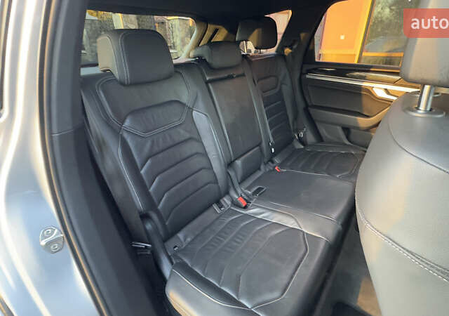 Серый Фольксваген Туарег, объемом двигателя 2.97 л и пробегом 163 тыс. км за 43800 $, фото 66 на Automoto.ua