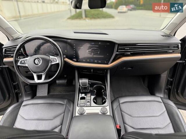 Серый Фольксваген Туарег, объемом двигателя 2.99 л и пробегом 200 тыс. км за 33700 $, фото 34 на Automoto.ua