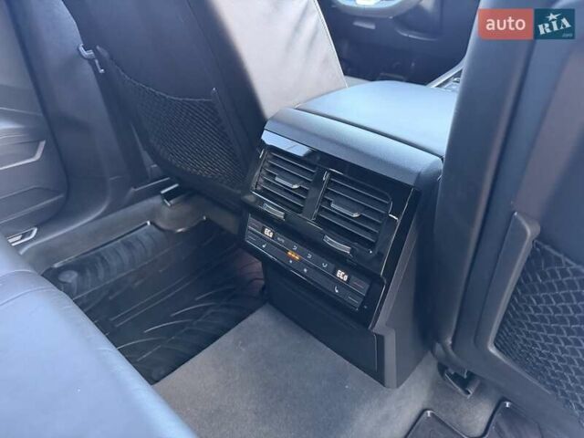 Серый Фольксваген Туарег, объемом двигателя 2.97 л и пробегом 139 тыс. км за 45900 $, фото 32 на Automoto.ua