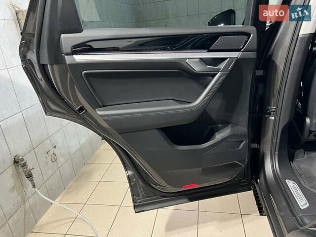 Серый Фольксваген Туарег, объемом двигателя 2.97 л и пробегом 225 тыс. км за 43900 $, фото 25 на Automoto.ua