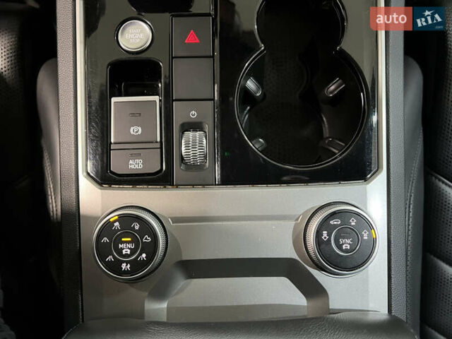 Серый Фольксваген Туарег, объемом двигателя 2.97 л и пробегом 225 тыс. км за 43900 $, фото 40 на Automoto.ua