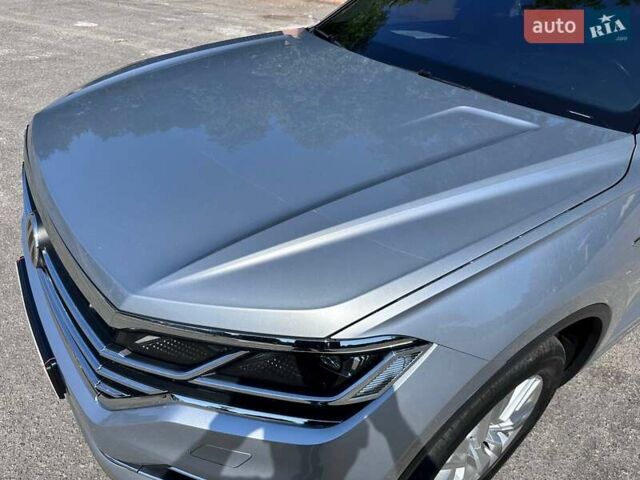 Серый Фольксваген Туарег, объемом двигателя 2.99 л и пробегом 69 тыс. км за 44999 $, фото 6 на Automoto.ua