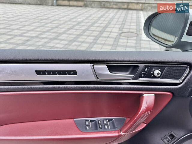 Серый Фольксваген Туарег, объемом двигателя 3 л и пробегом 228 тыс. км за 34900 $, фото 11 на Automoto.ua