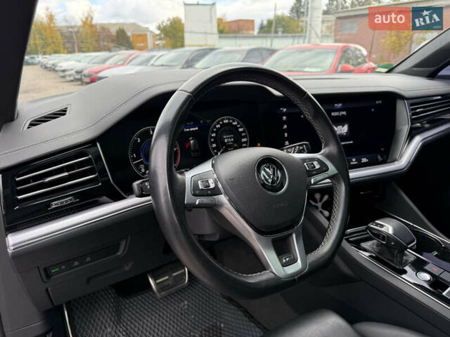 Серый Фольксваген Туарег, объемом двигателя 3 л и пробегом 109 тыс. км за 39700 $, фото 24 на Automoto.ua