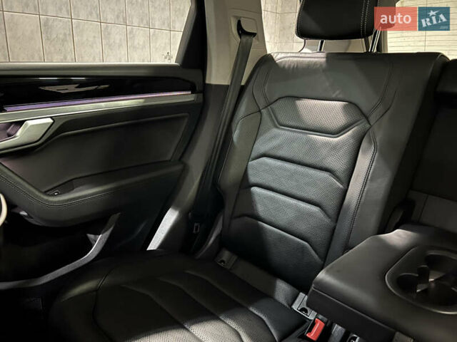 Серый Фольксваген Туарег, объемом двигателя 2.97 л и пробегом 225 тыс. км за 43900 $, фото 58 на Automoto.ua