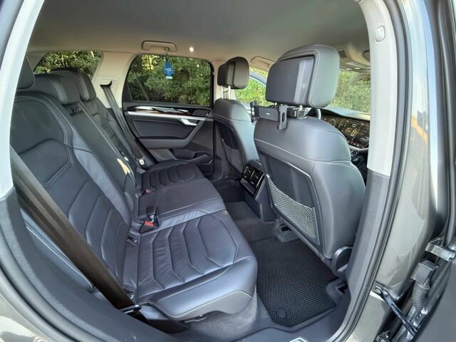 Серый Фольксваген Туарег, объемом двигателя 3 л и пробегом 32 тыс. км за 21600 $, фото 11 на Automoto.ua