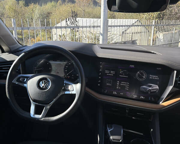 Сірий Фольксваген Туарег, об'ємом двигуна 2.97 л та пробігом 184 тис. км за 39500 $, фото 38 на Automoto.ua