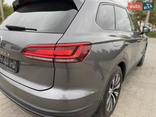 Серый Фольксваген Туарег, объемом двигателя 2.99 л и пробегом 200 тыс. км за 33700 $, фото 25 на Automoto.ua