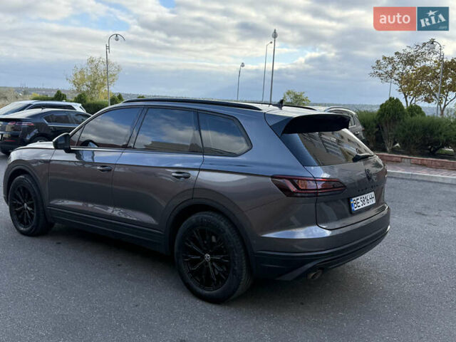 Серый Фольксваген Туарег, объемом двигателя 3 л и пробегом 106 тыс. км за 44700 $, фото 67 на Automoto.ua