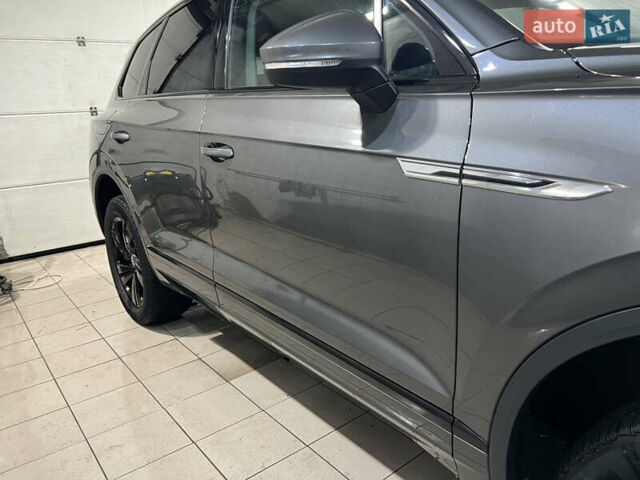 Серый Фольксваген Туарег, объемом двигателя 2.97 л и пробегом 225 тыс. км за 43900 $, фото 9 на Automoto.ua