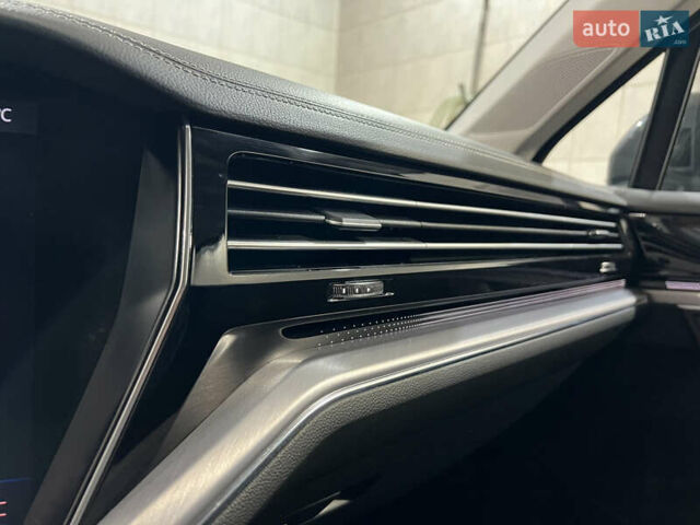 Серый Фольксваген Туарег, объемом двигателя 2.97 л и пробегом 225 тыс. км за 43900 $, фото 38 на Automoto.ua