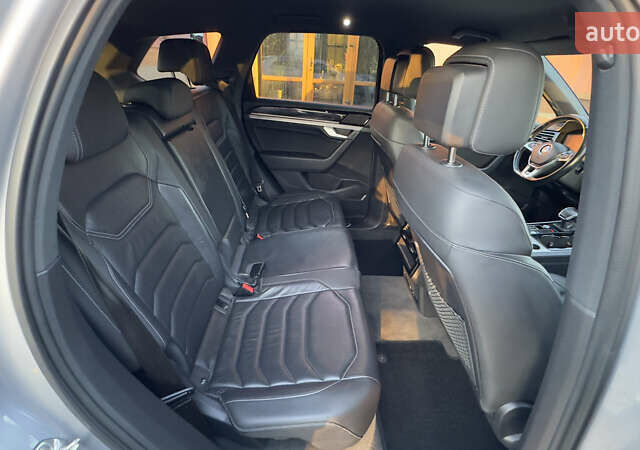 Серый Фольксваген Туарег, объемом двигателя 2.97 л и пробегом 163 тыс. км за 43800 $, фото 65 на Automoto.ua